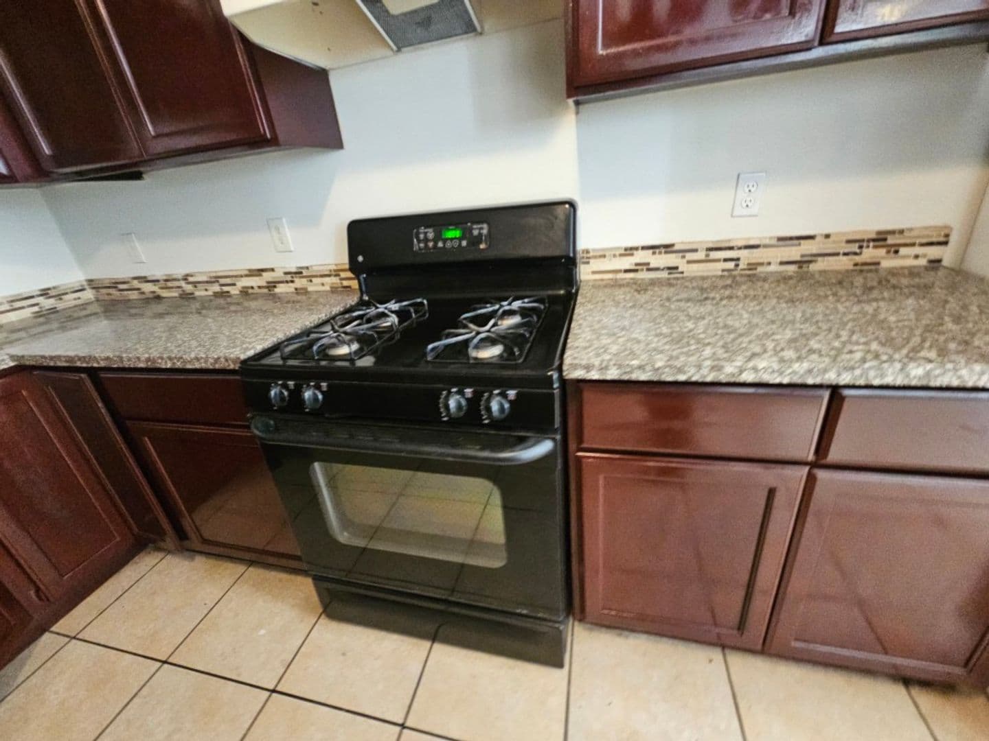 Los Angeles Apartment: 831 e 80th st