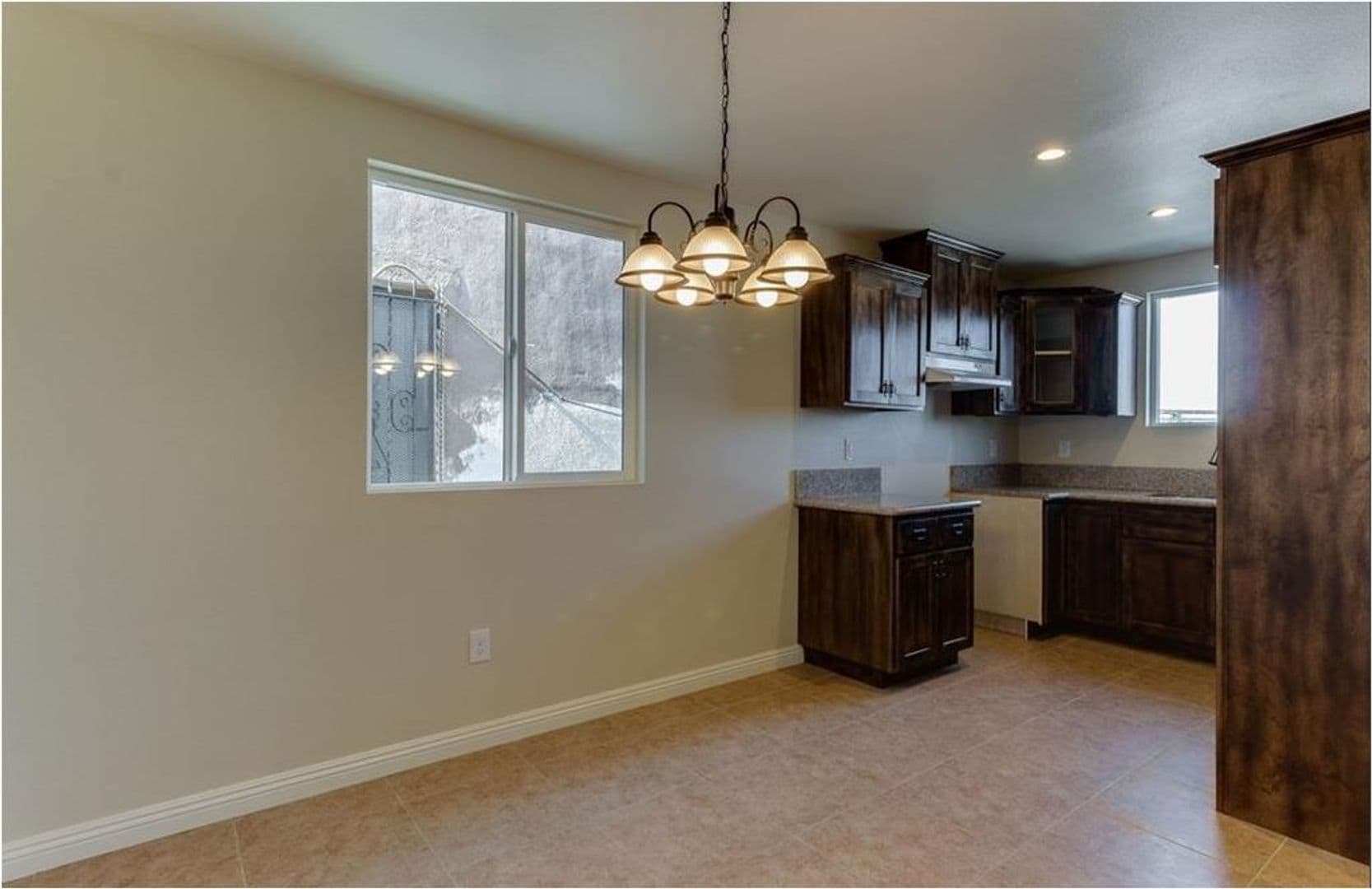 LOS ANGELES Apartment: 1627 E 88TH ST