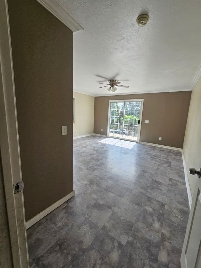 LOS ANGELES Apartment: 1319 E 59TH PL