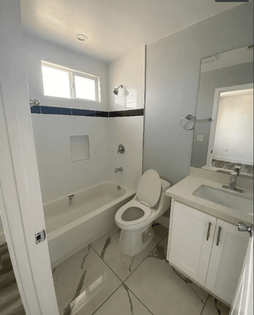 Los Angeles Apartment: 232 E 27th St.
