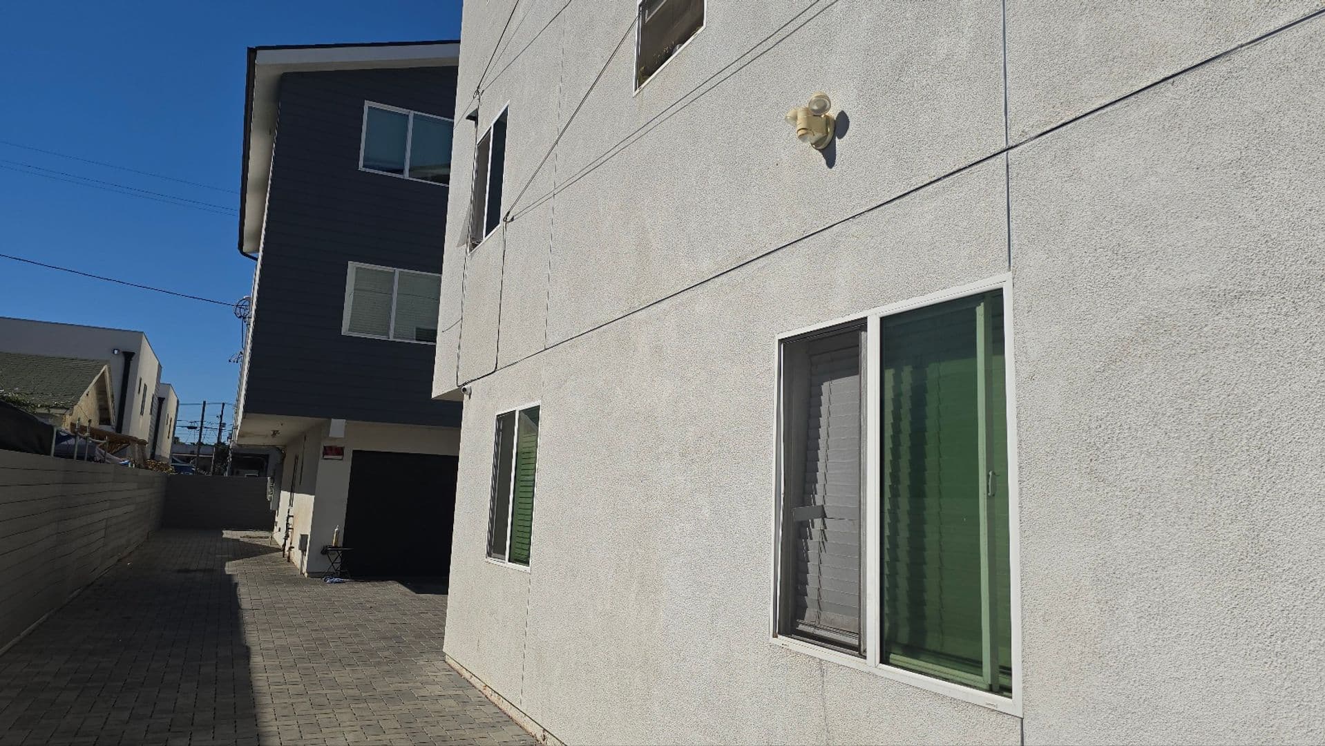 Los Angeles Apartment: 232 E 27th St.