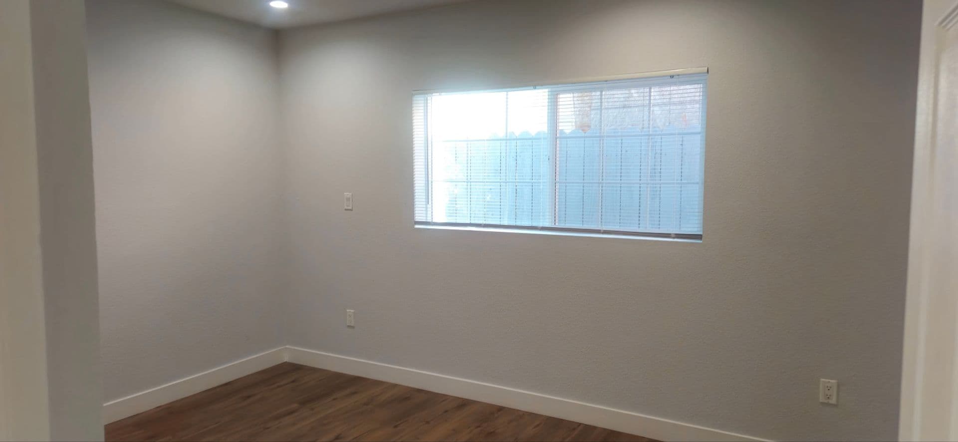 LOS ANGELES Apartment: 926 E 57TH ST