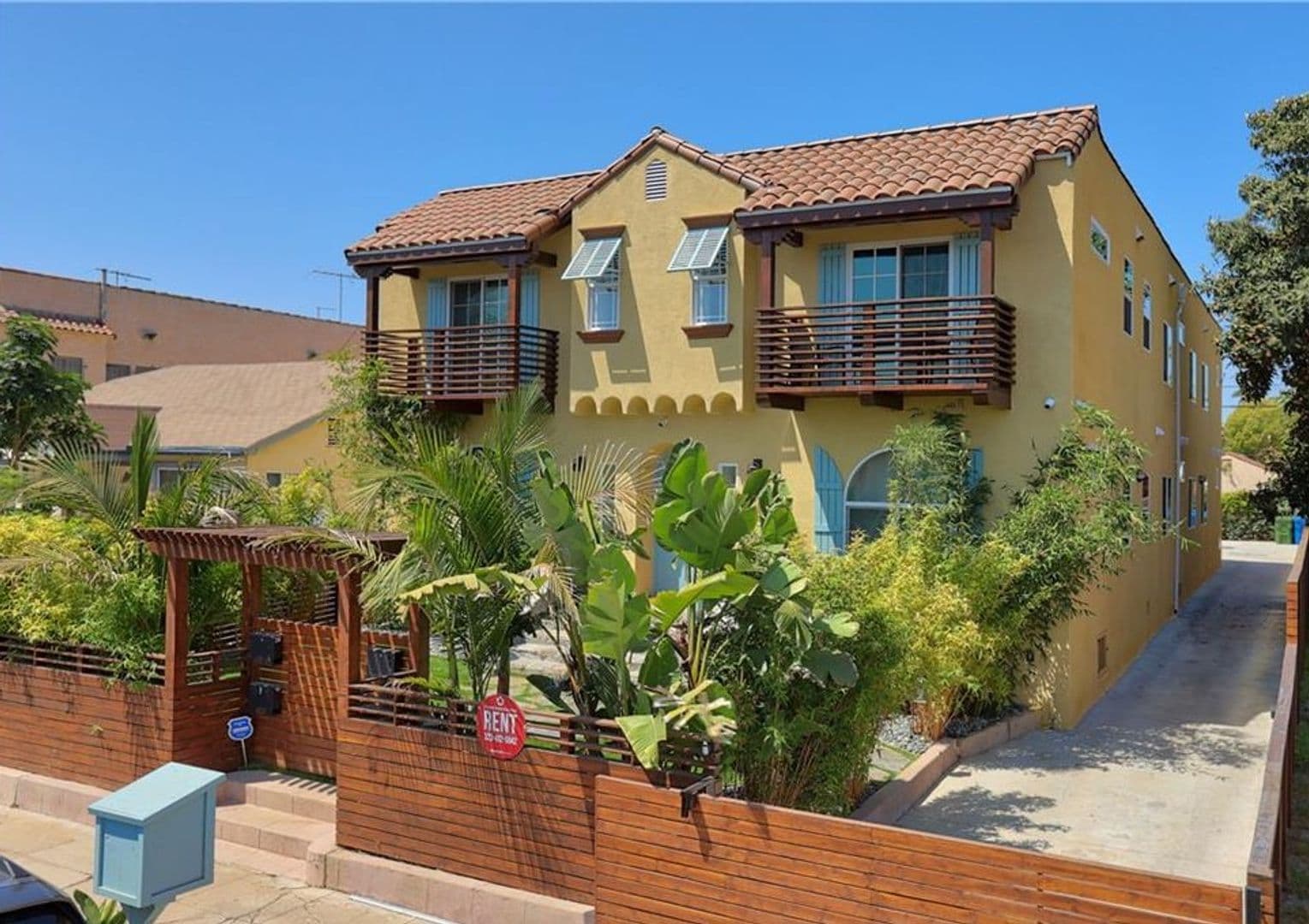 Los Angeles Apartment: 4537 Saint Elmo Dr