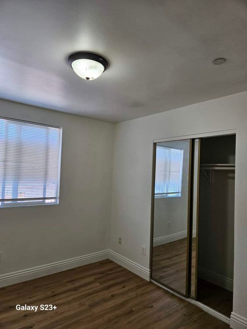 Los Angeles Apartment: 831 e 80th st