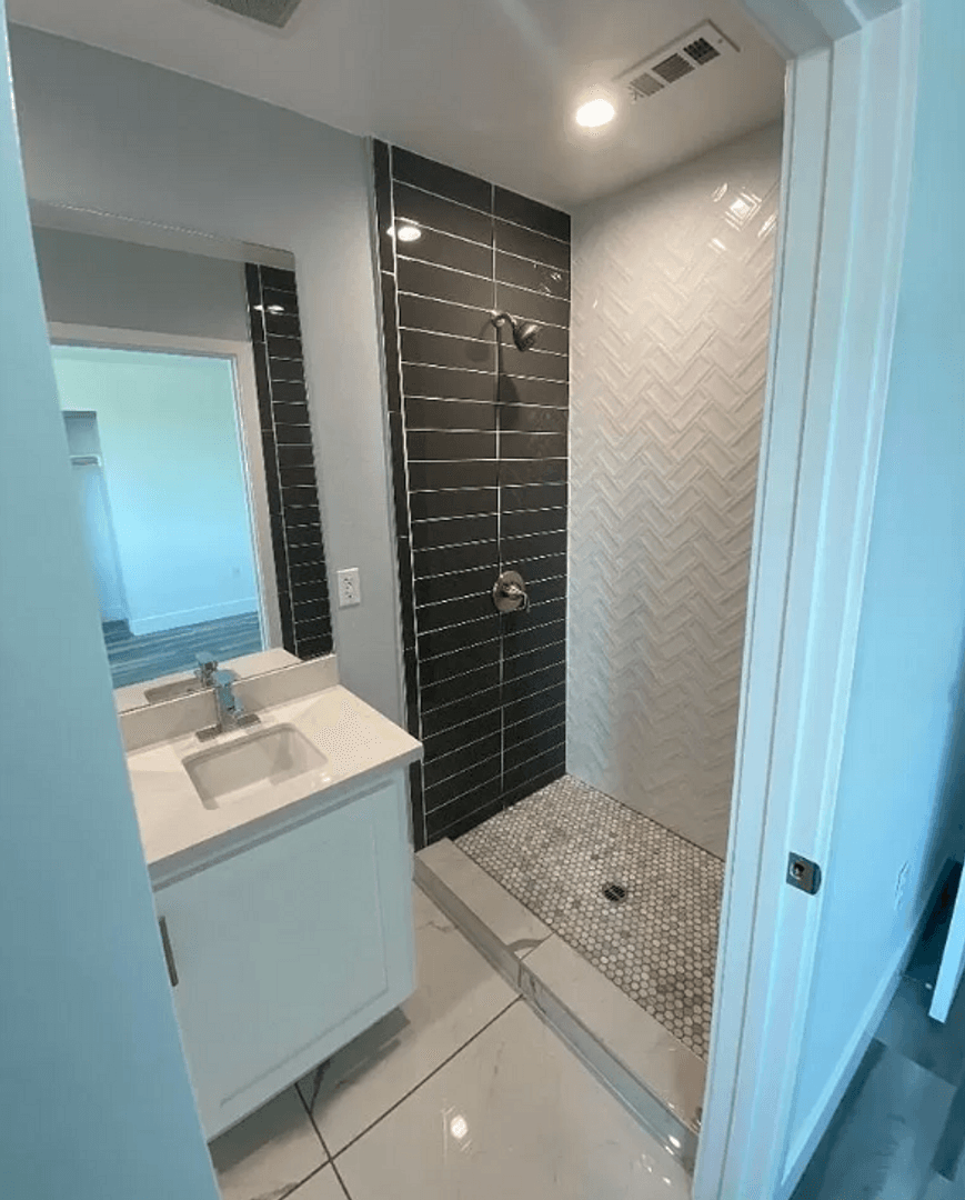 Los Angeles Apartment: 232 E 27th St.