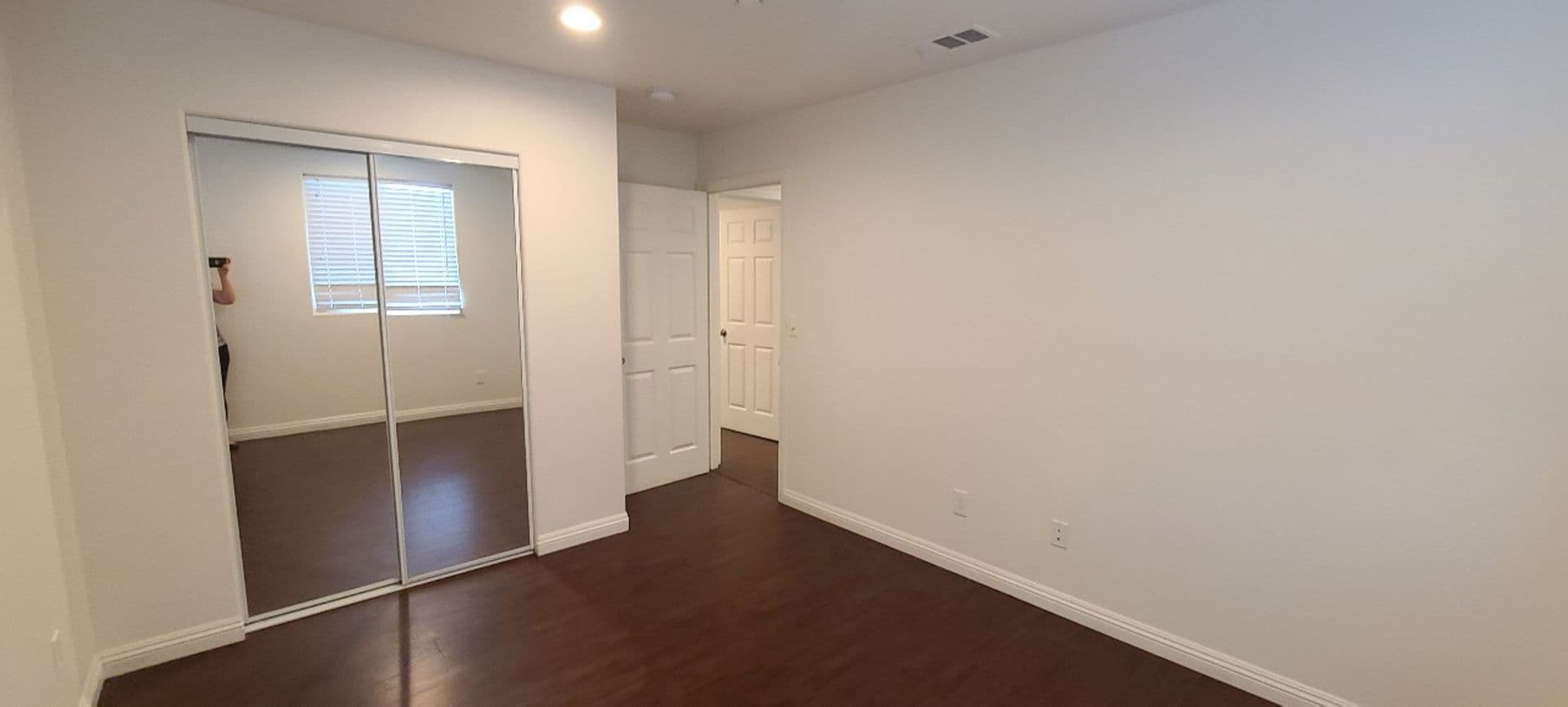 LOS ANGELES Apartment: 1627 E 88TH ST