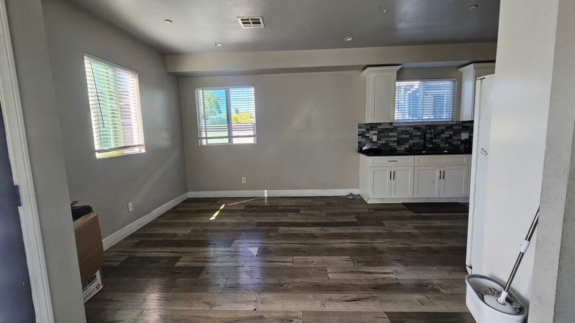LOS ANGELES Apartment: 122 W 55TH ST