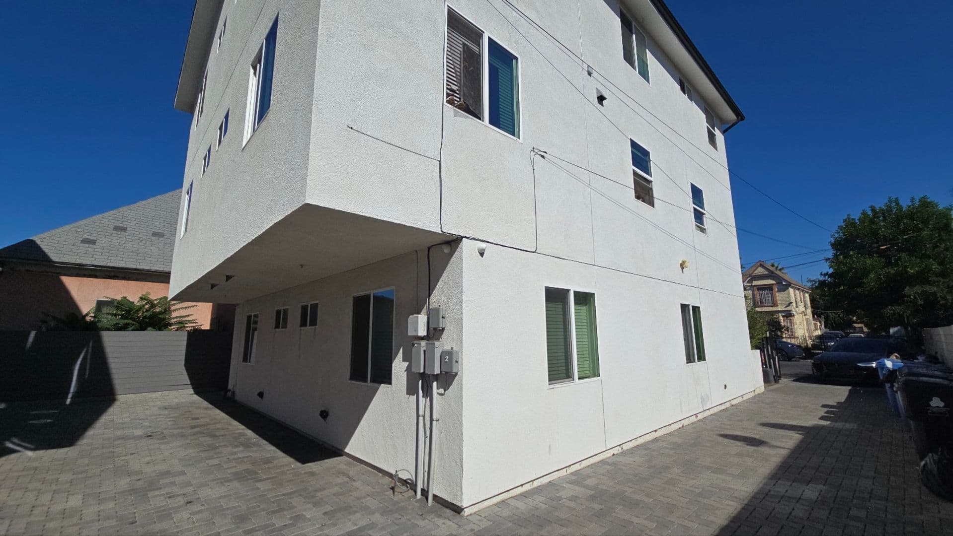 Los Angeles Apartment: 232 E 27th St.