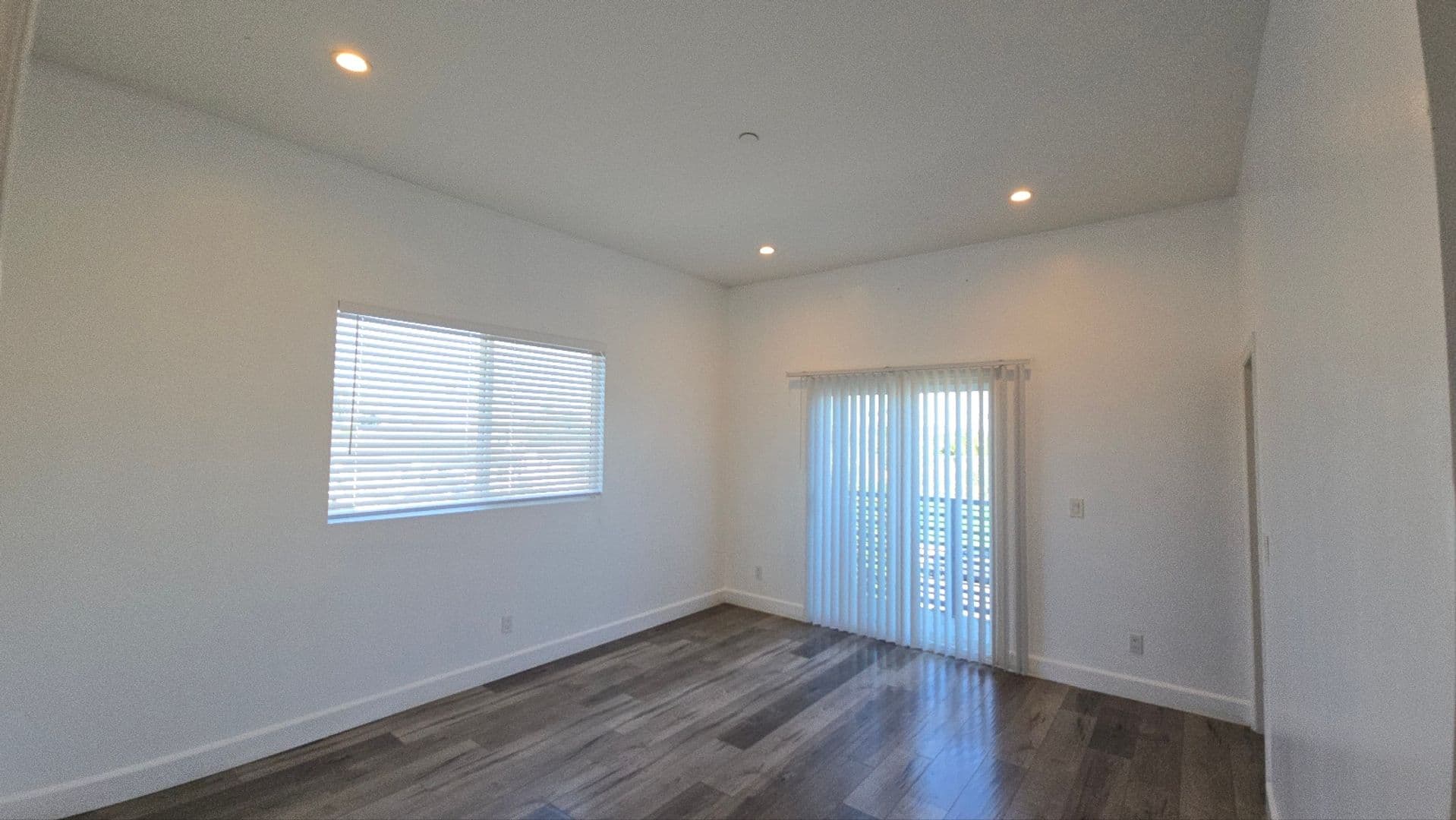 LOS ANGELES Apartment: 866 E 46th St