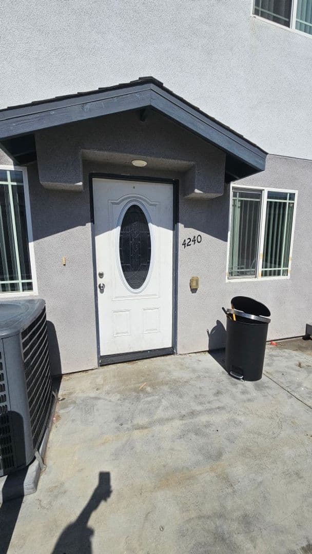 LOS ANGELES Apartment: 4238