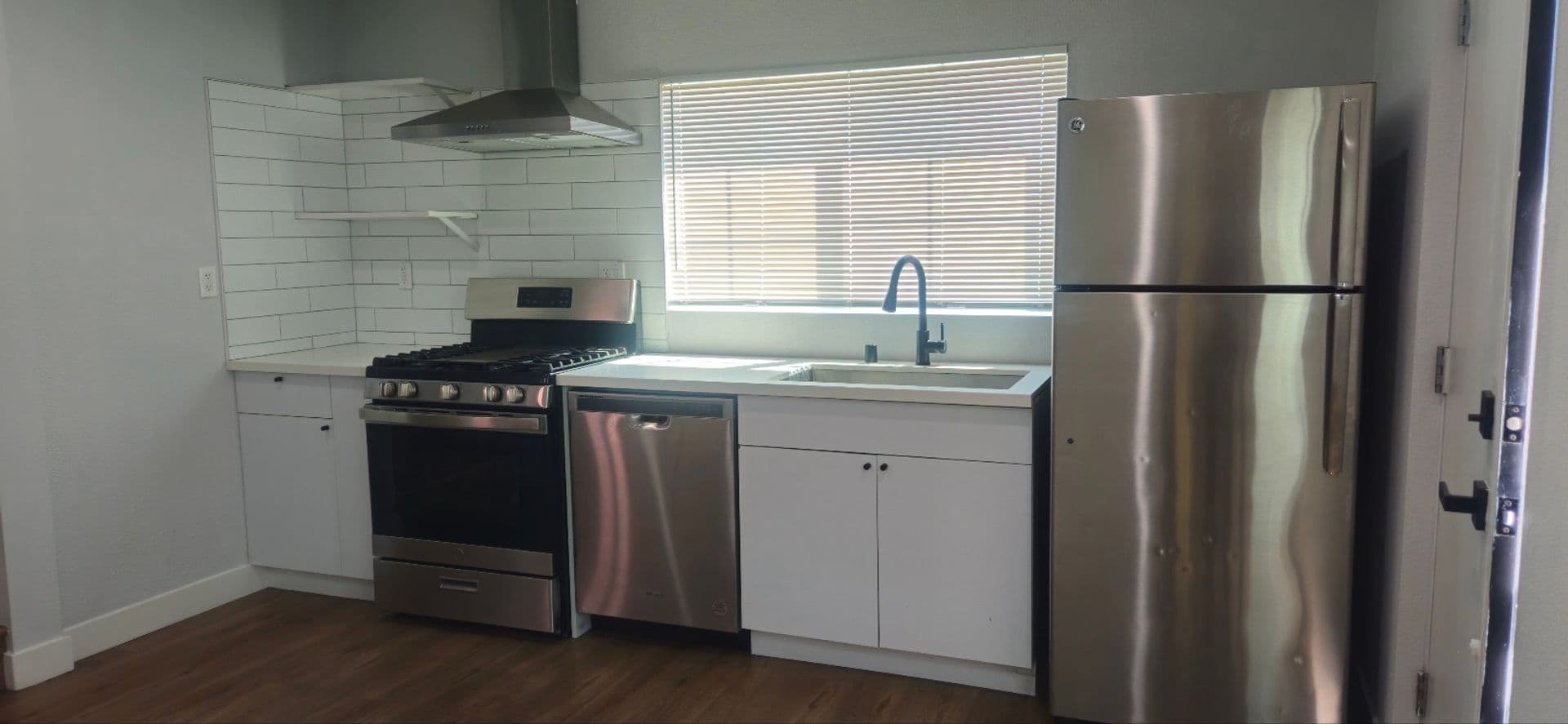 LOS ANGELES Apartment: 926 E 57TH ST