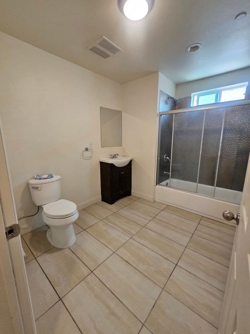 LOS ANGELES Apartment: 812 E 76th Pl