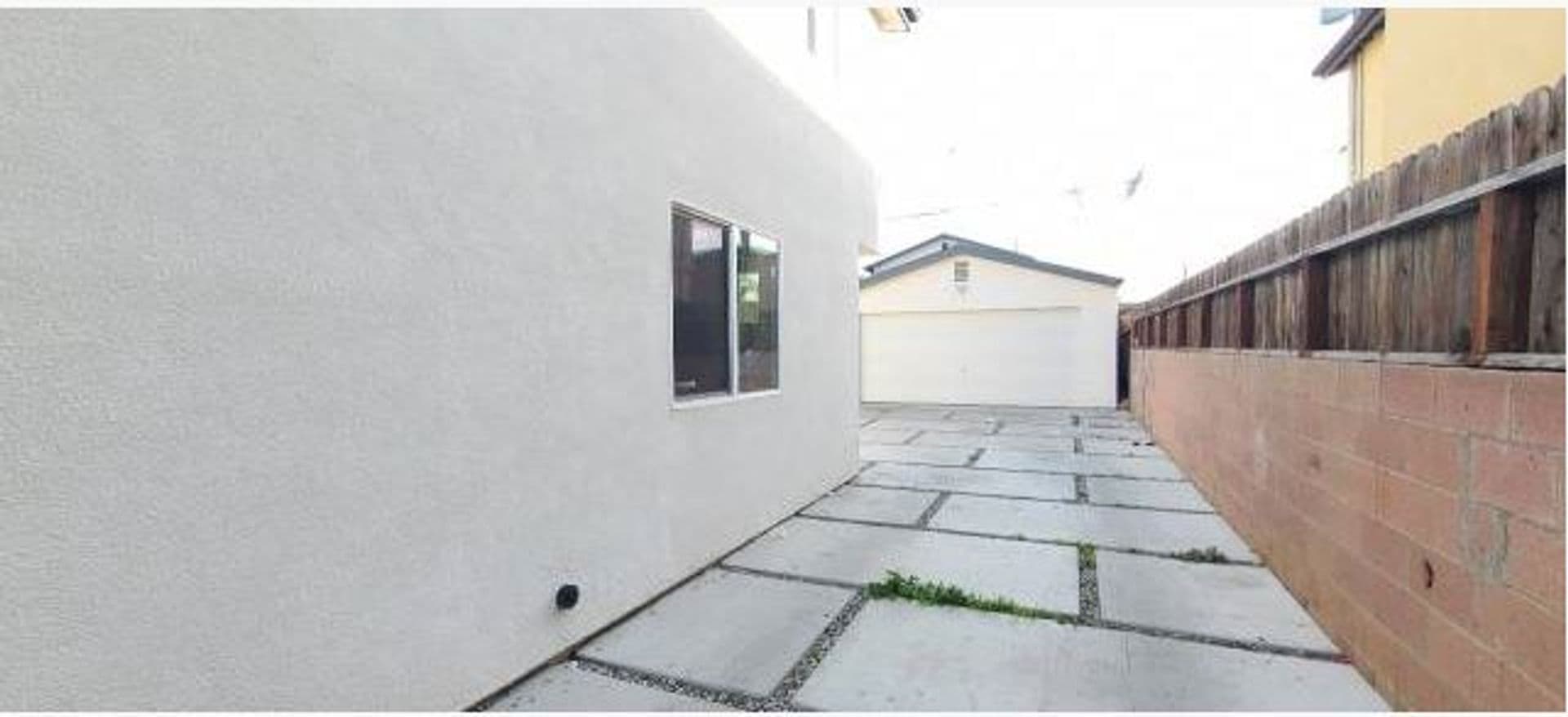 Los Angeles Apartment: 150 E 109th Pl