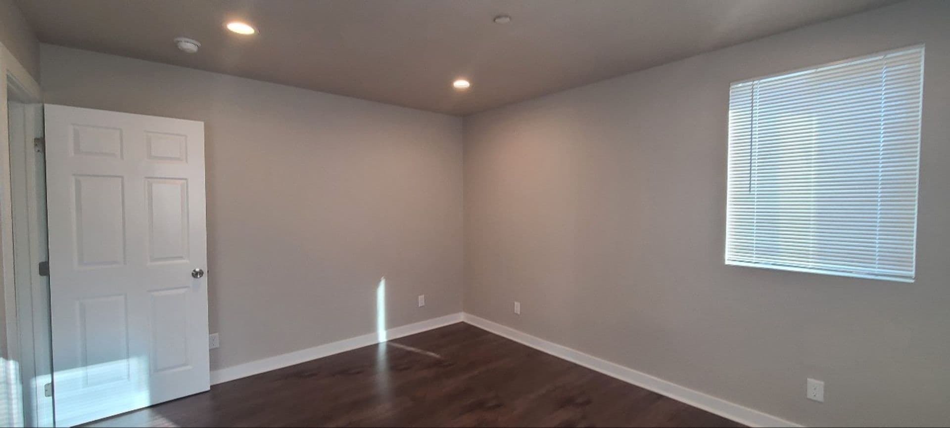 Los Angeles Apartment: 150 E 109th Pl