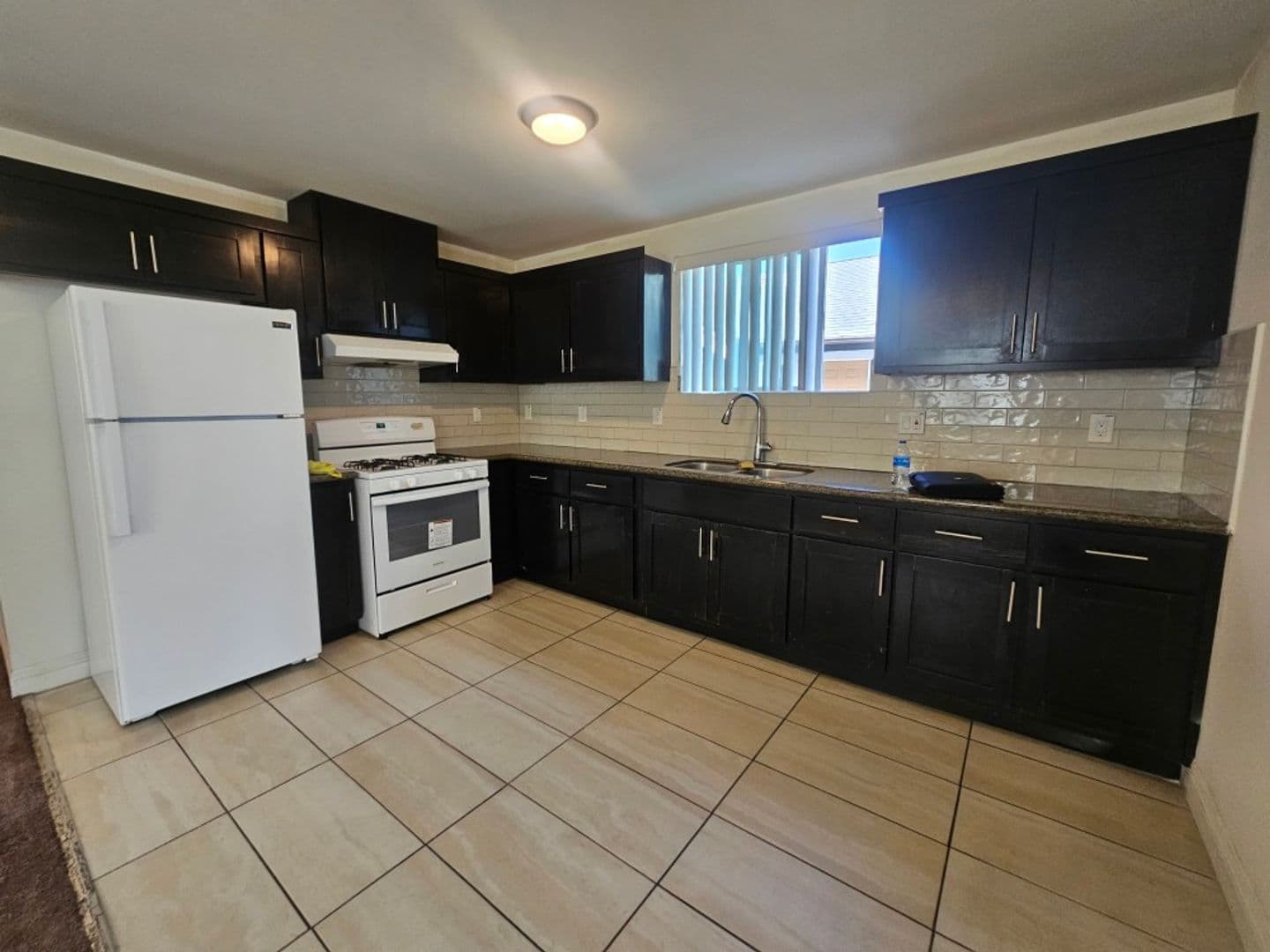 LOS ANGELES Apartment: 812 E 76th Pl
