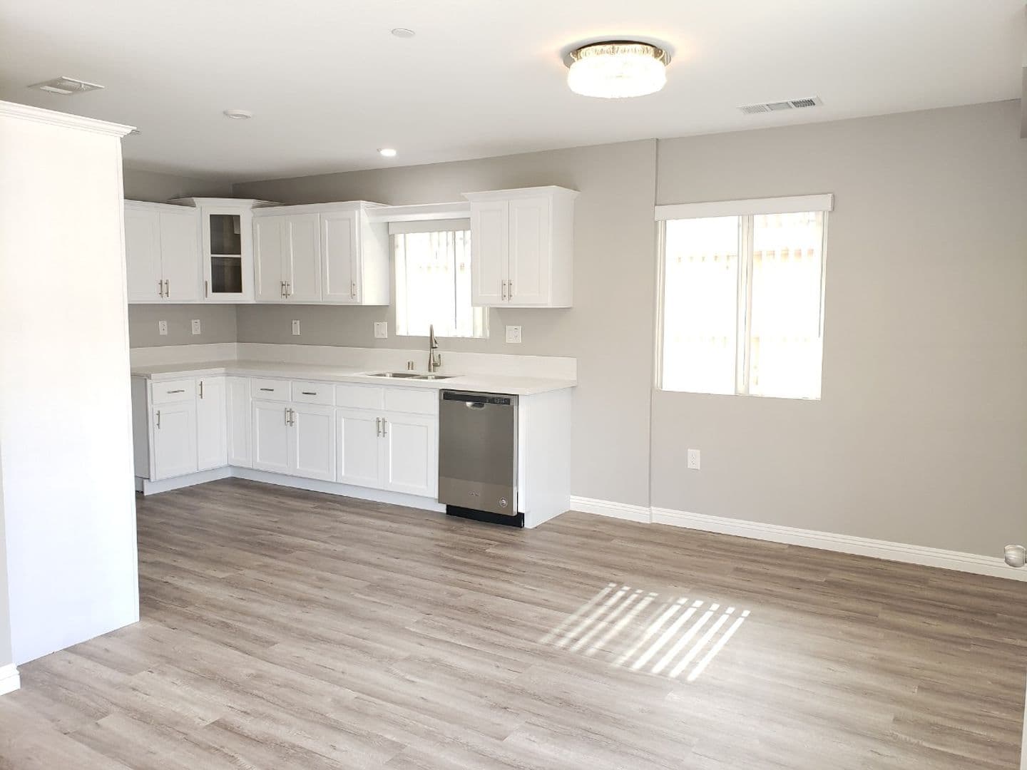 LOS ANGELES Apartment: 4238