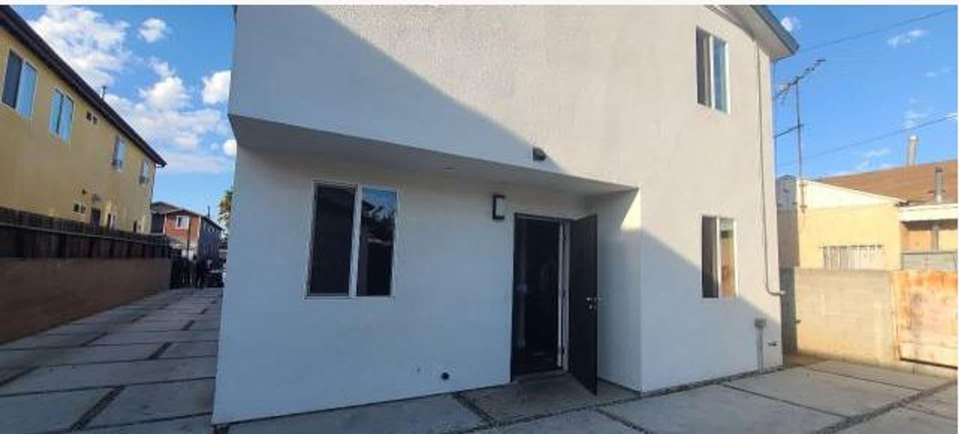 Los Angeles Apartment: 150 E 109th Pl