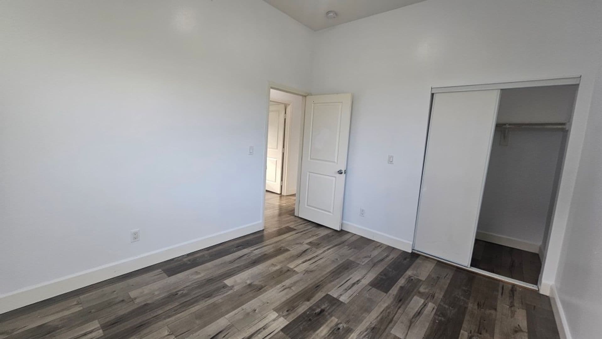 LOS ANGELES Apartment: 866 E 46th St