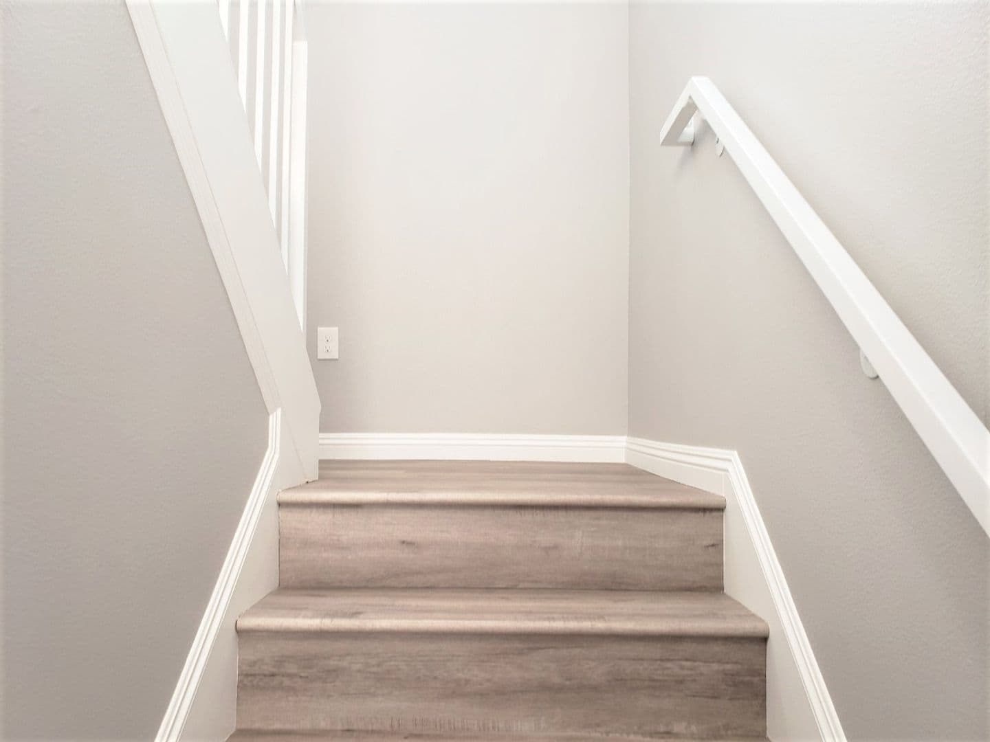 LOS ANGELES Apartment: 4238