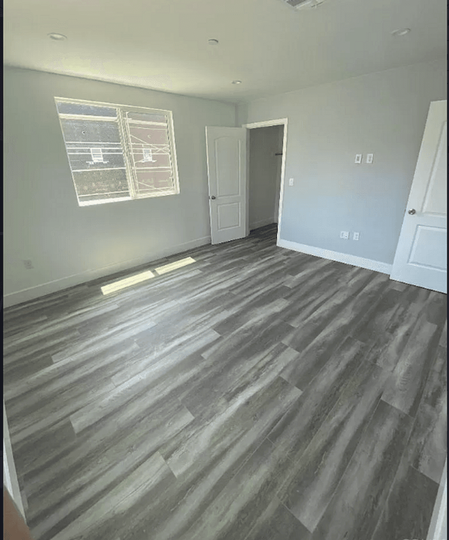 Los Angeles Apartment: 232 E 27th St.
