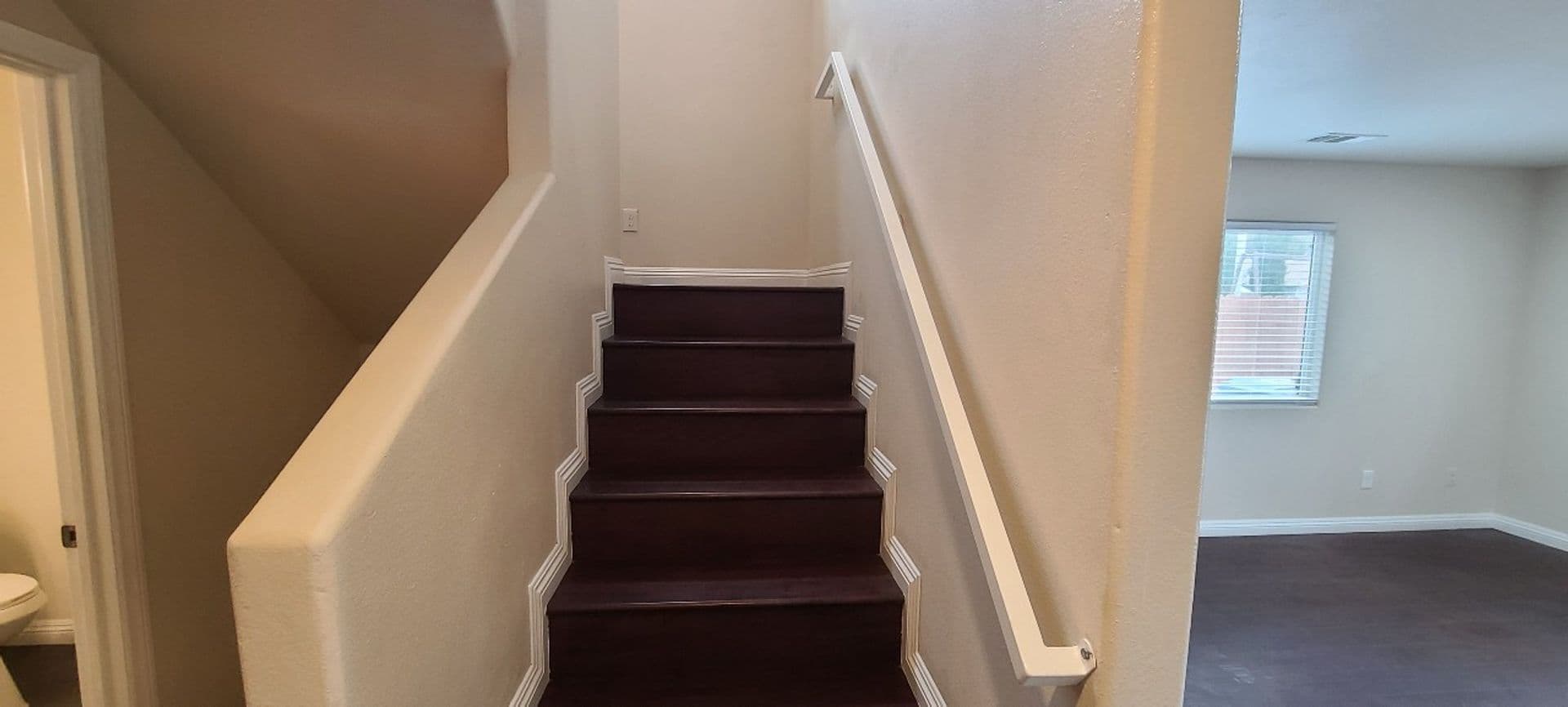 LOS ANGELES Apartment: 1627 E 88TH ST