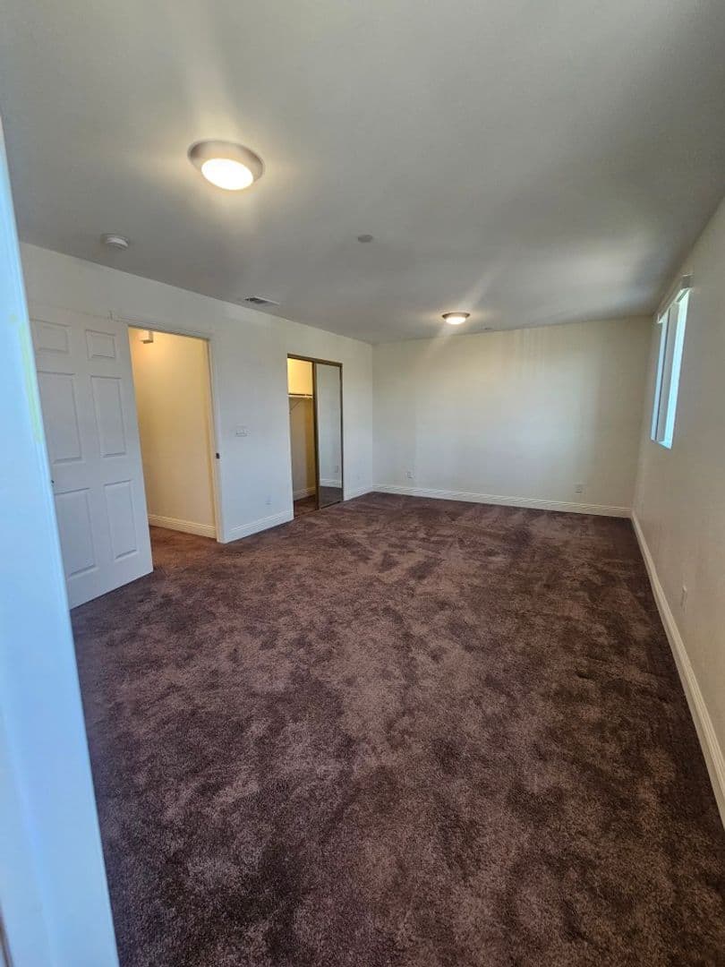 LOS ANGELES Apartment: 812 E 76th Pl