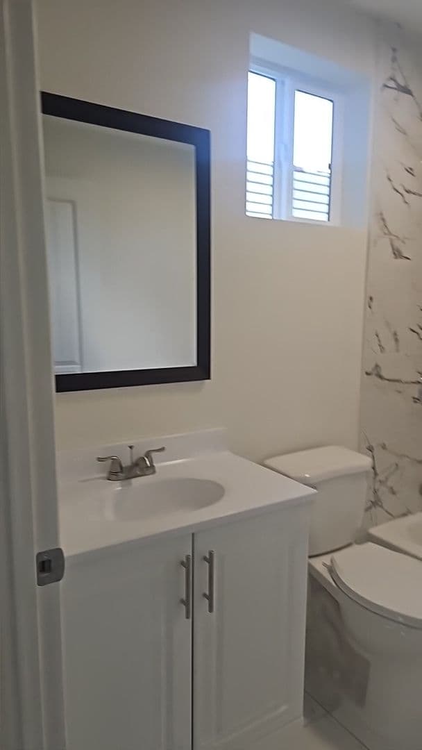 Los Angeles Apartment: 315 W 56th St