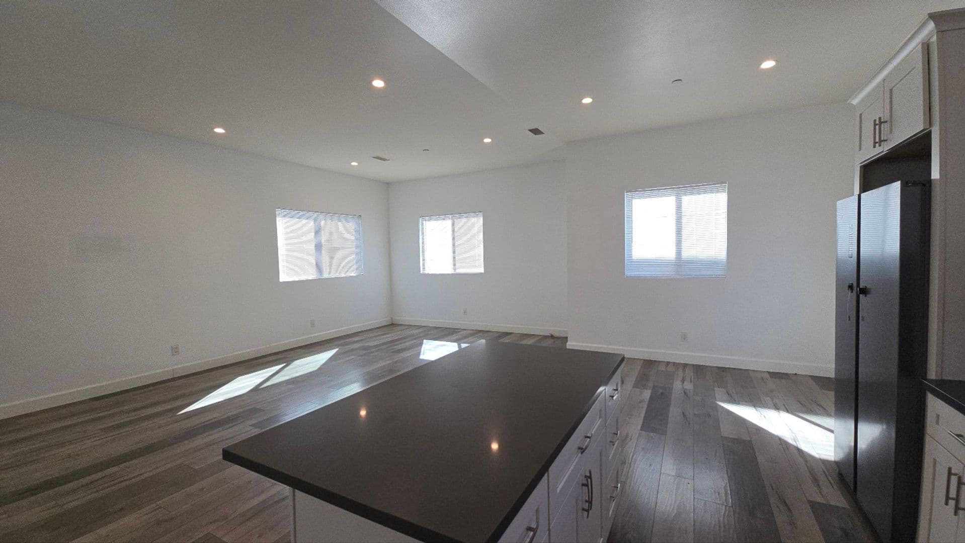LOS ANGELES Apartment: 866 E 46th St