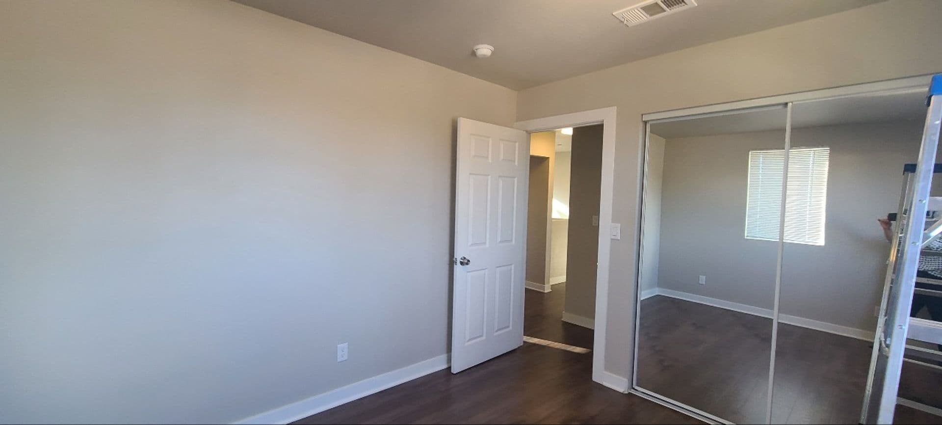 Los Angeles Apartment: 150 E 109th Pl