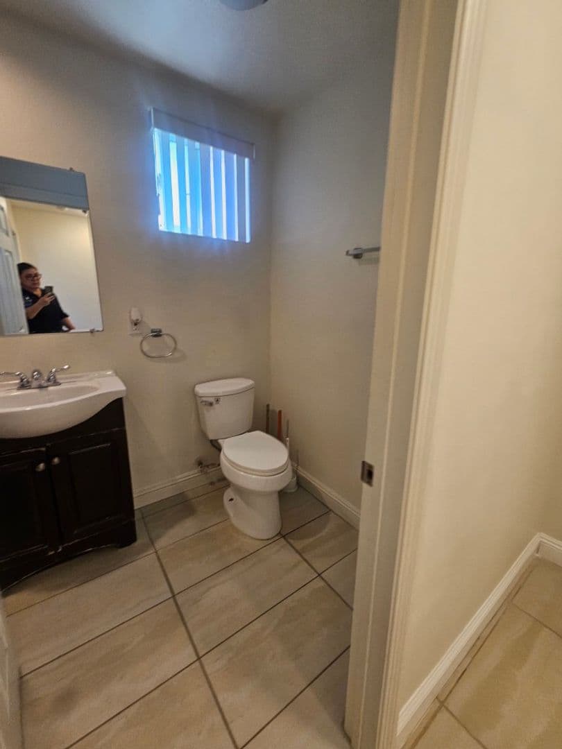 LOS ANGELES Apartment: 812 E 76th Pl