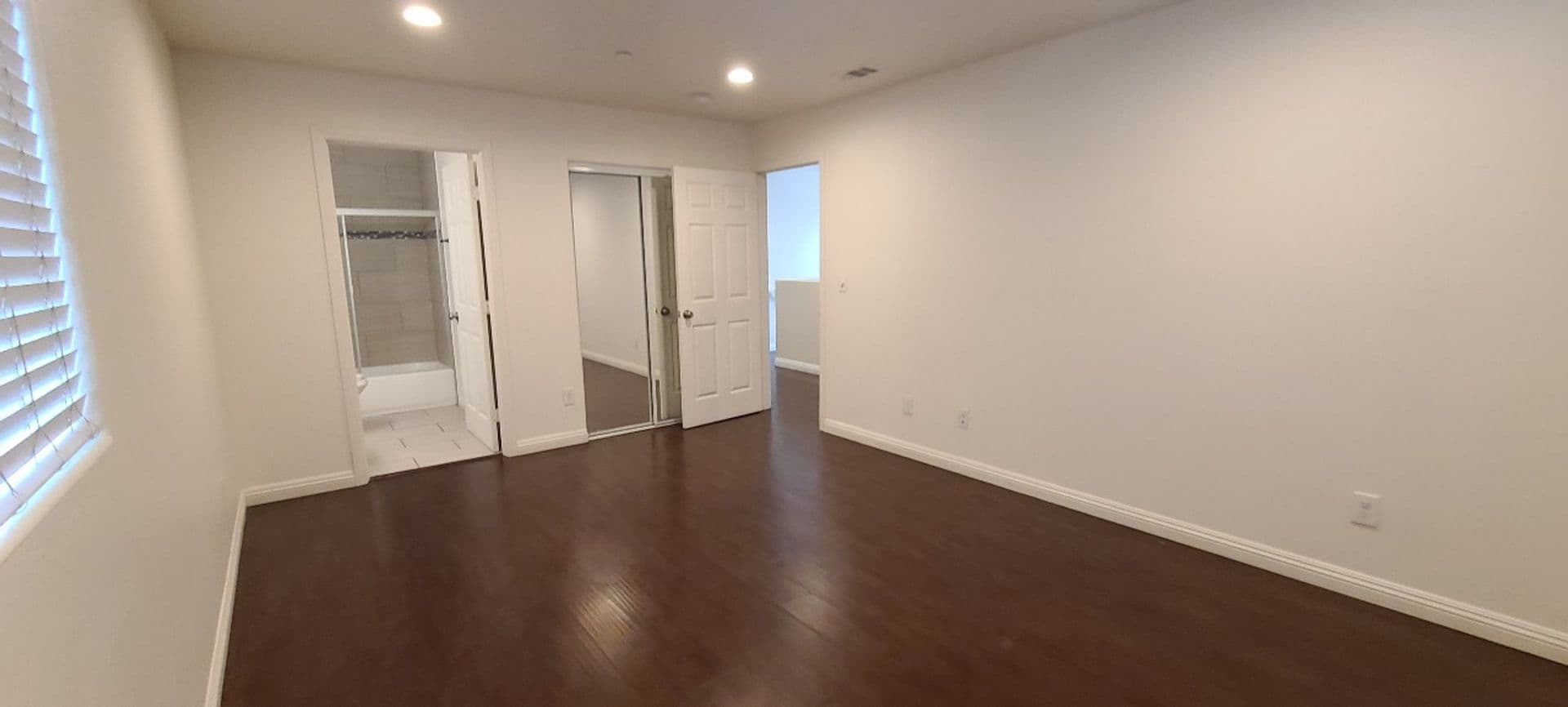 LOS ANGELES Apartment: 1627 E 88TH ST