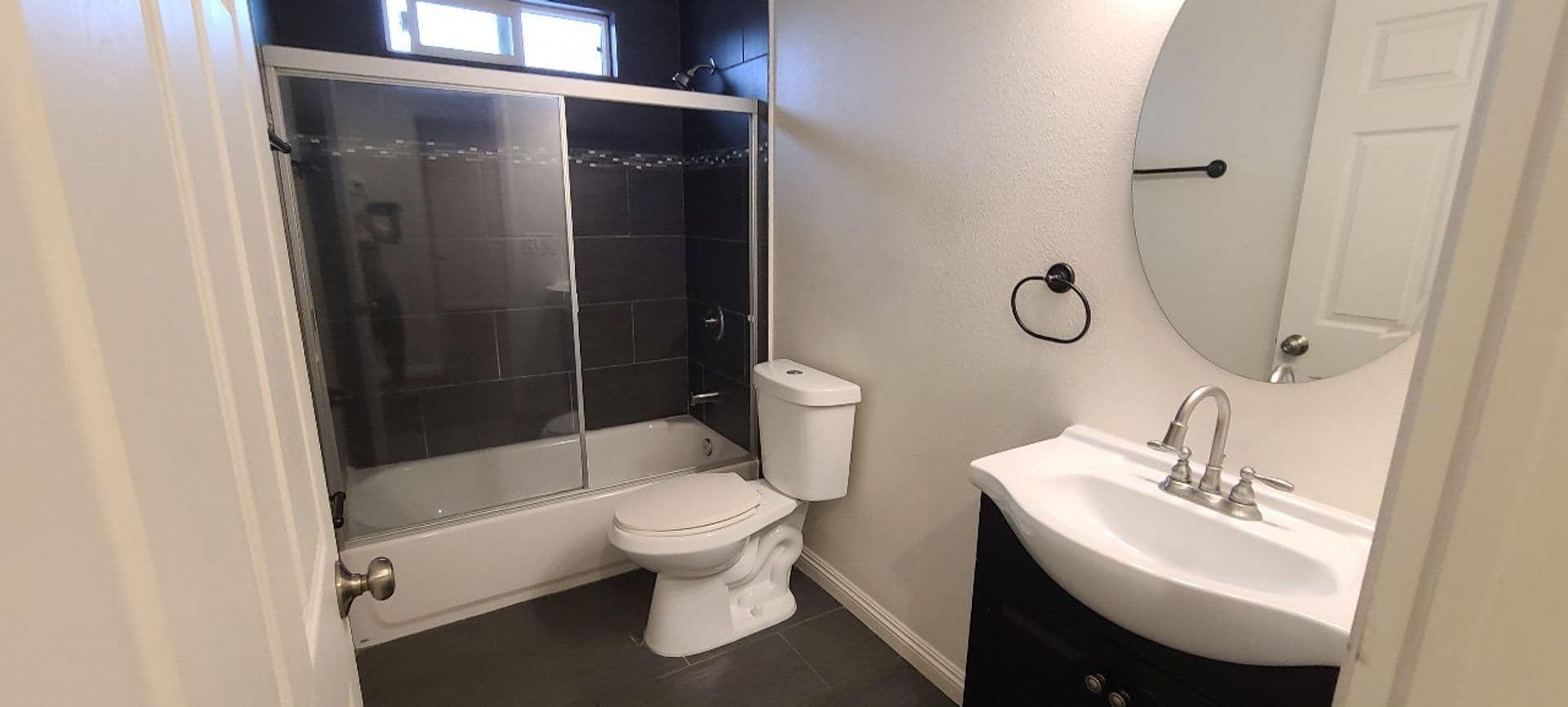 LOS ANGELES Apartment: 1627 E 88TH ST