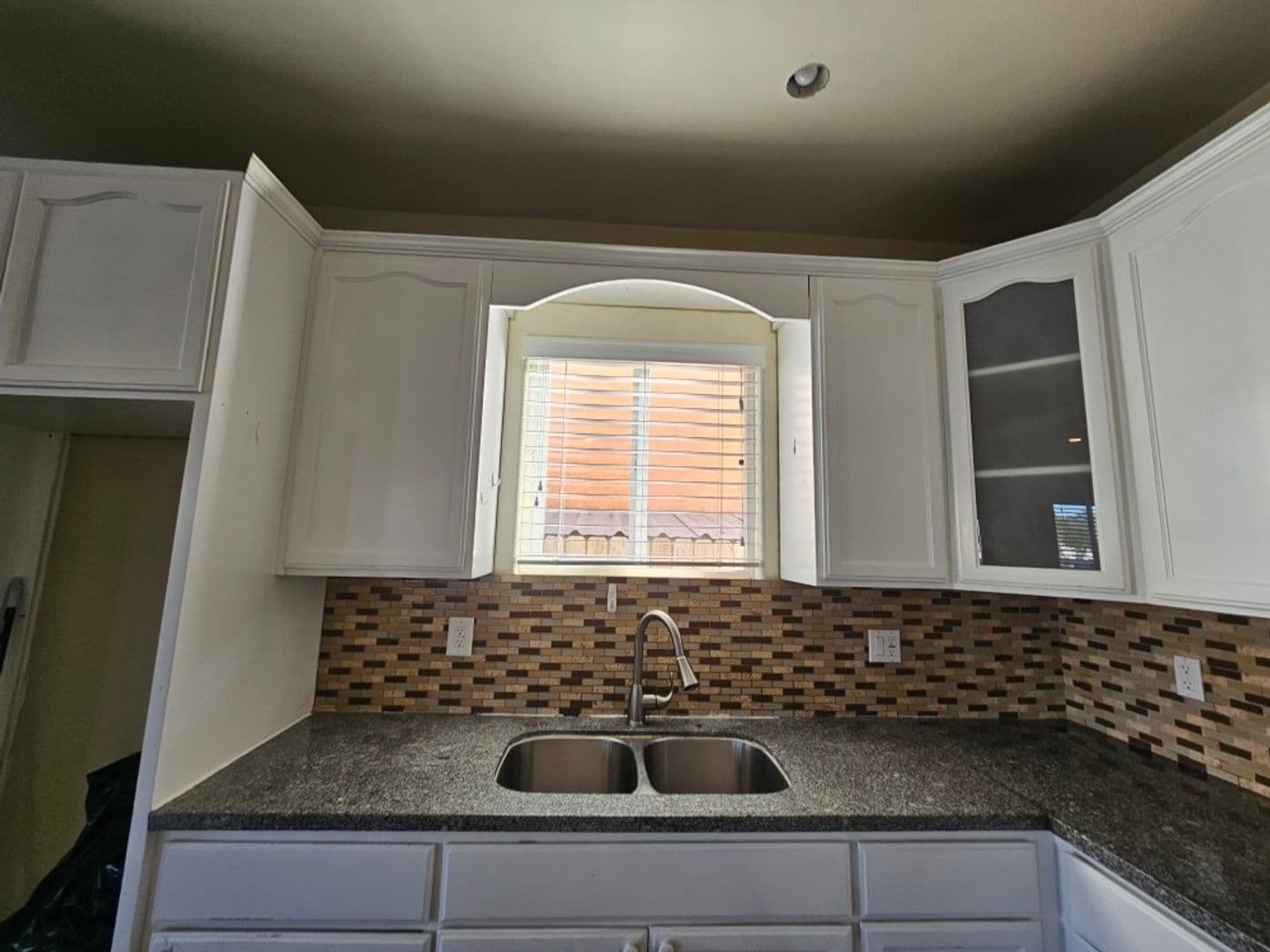 Los Angeles Apartment: 6629 Denver ave