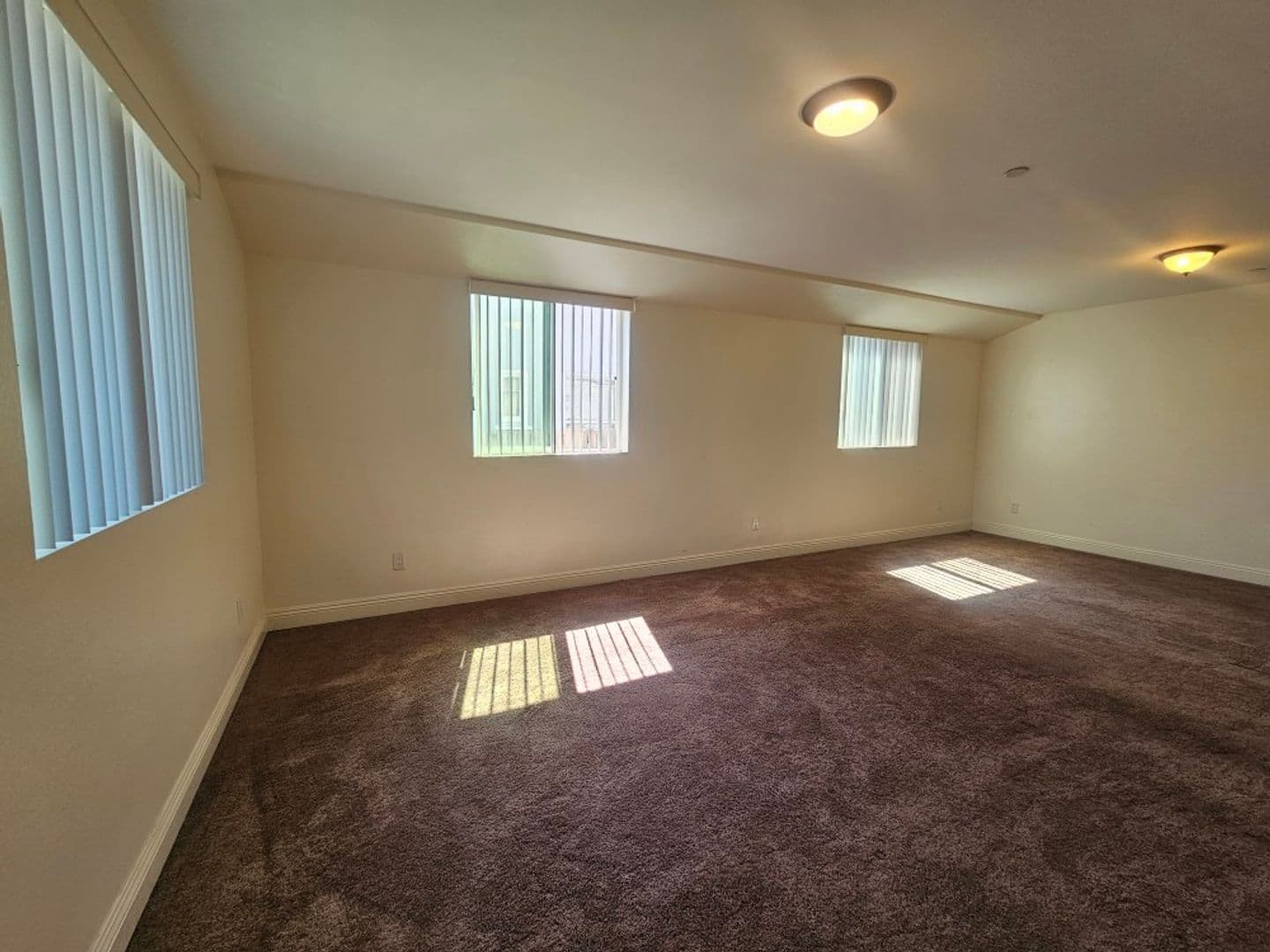 LOS ANGELES Apartment: 812 E 76th Pl