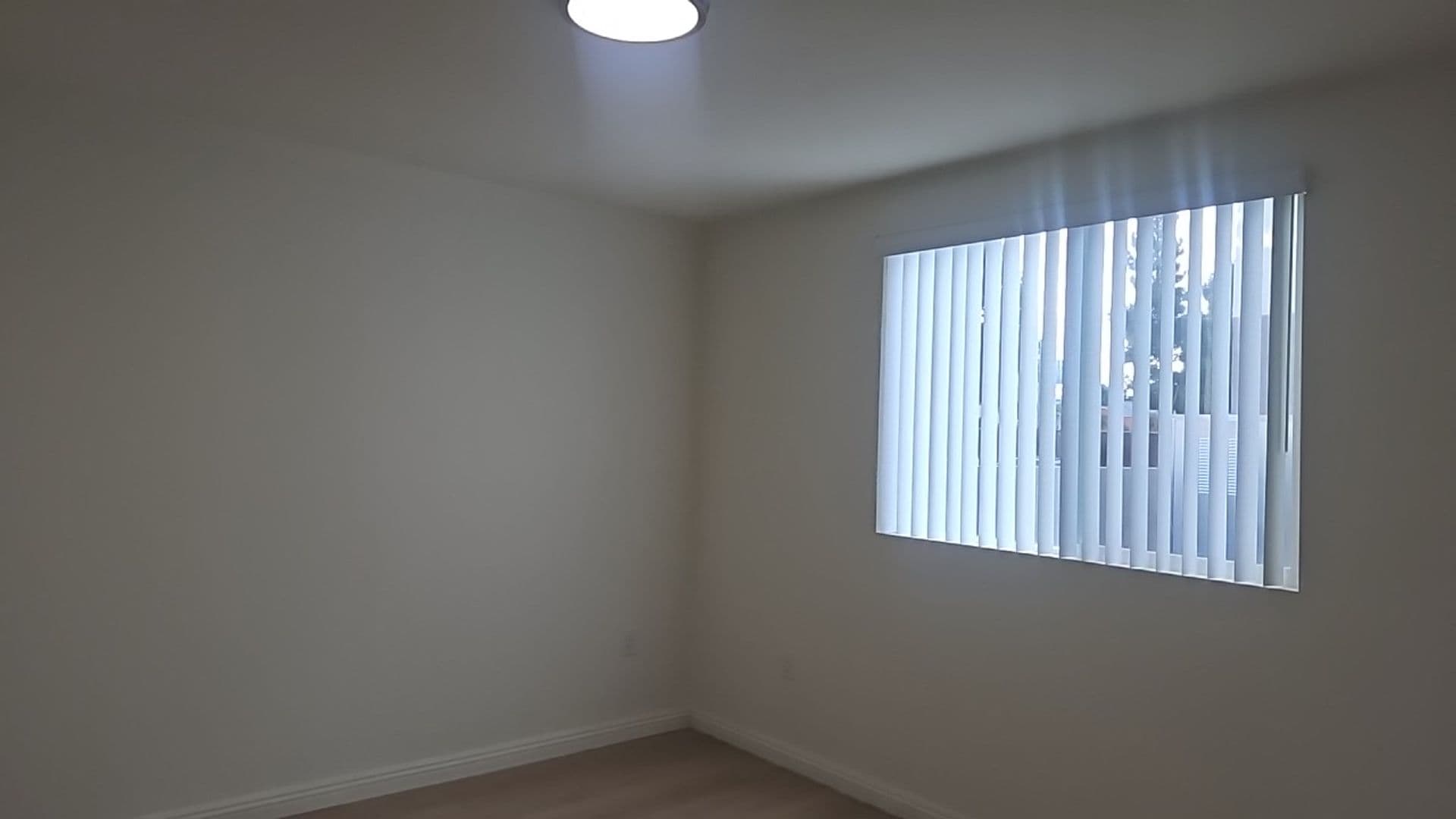 Los Angeles Apartment: 315 W 56th St