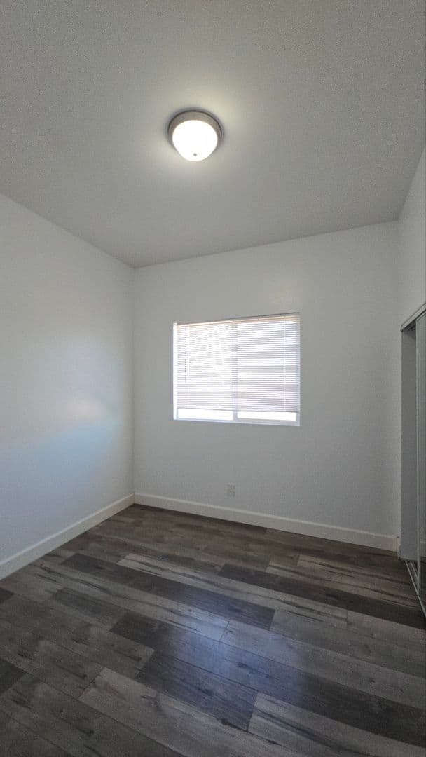 LOS ANGELES Apartment: 866 E 46th St