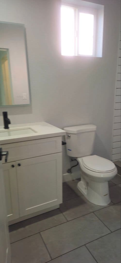 LOS ANGELES Apartment: 926 E 57TH ST