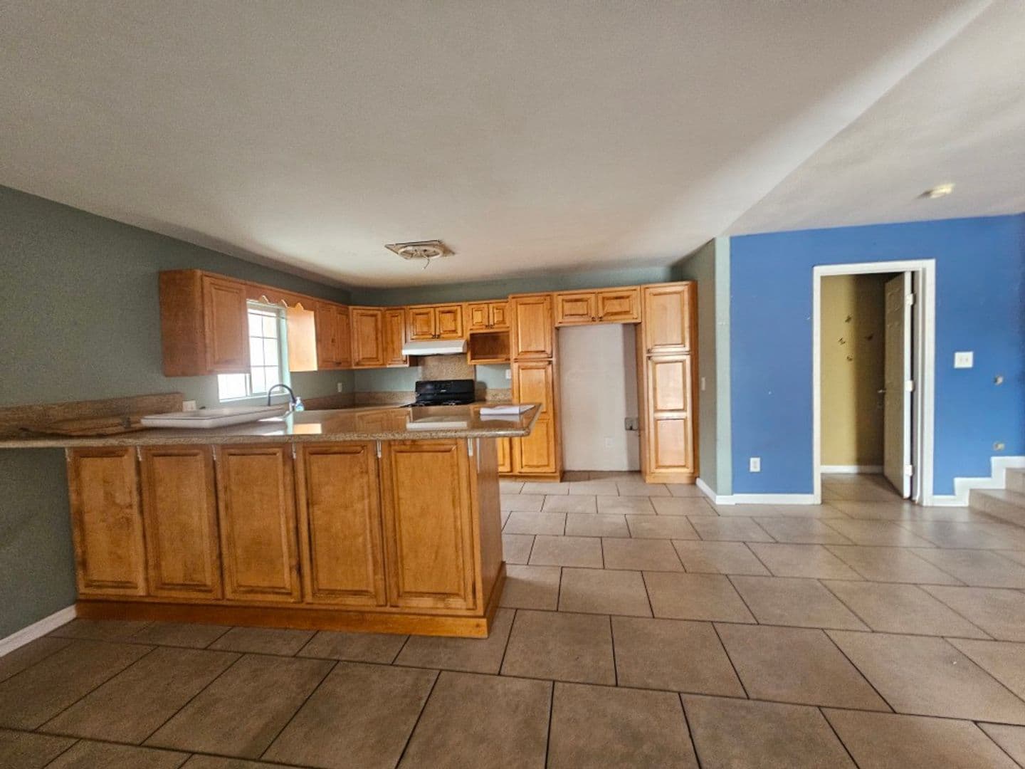 LOS ANGELES Apartment: 1319 E 59TH PL