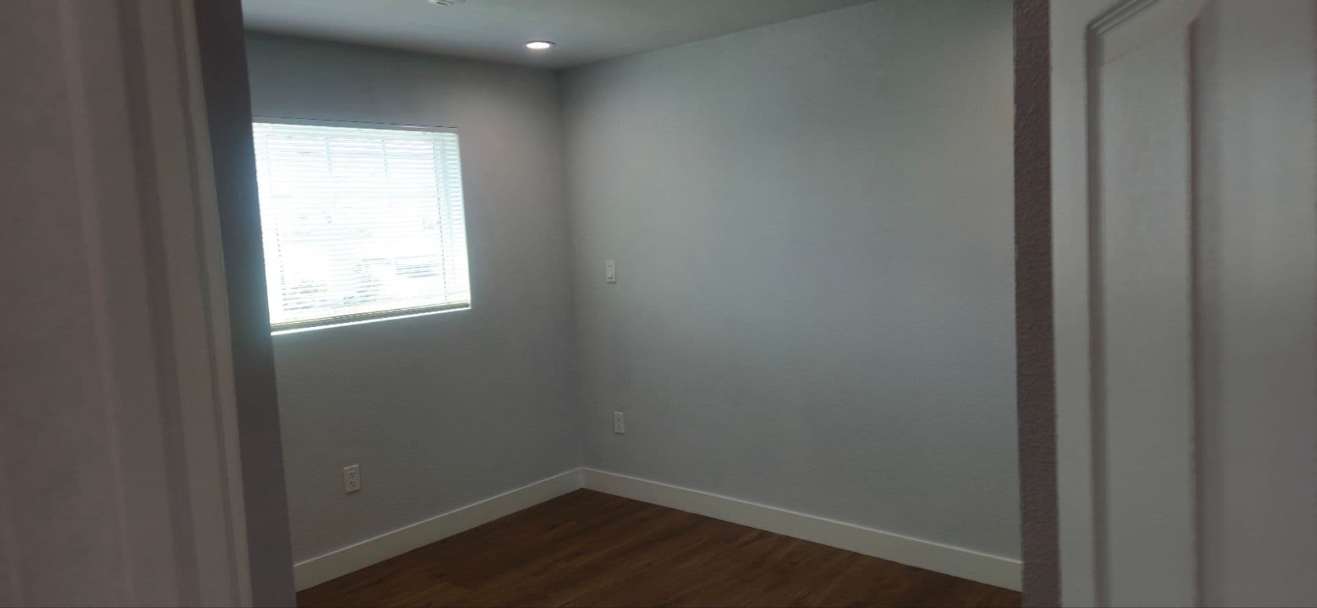 LOS ANGELES Apartment: 926 E 57TH ST