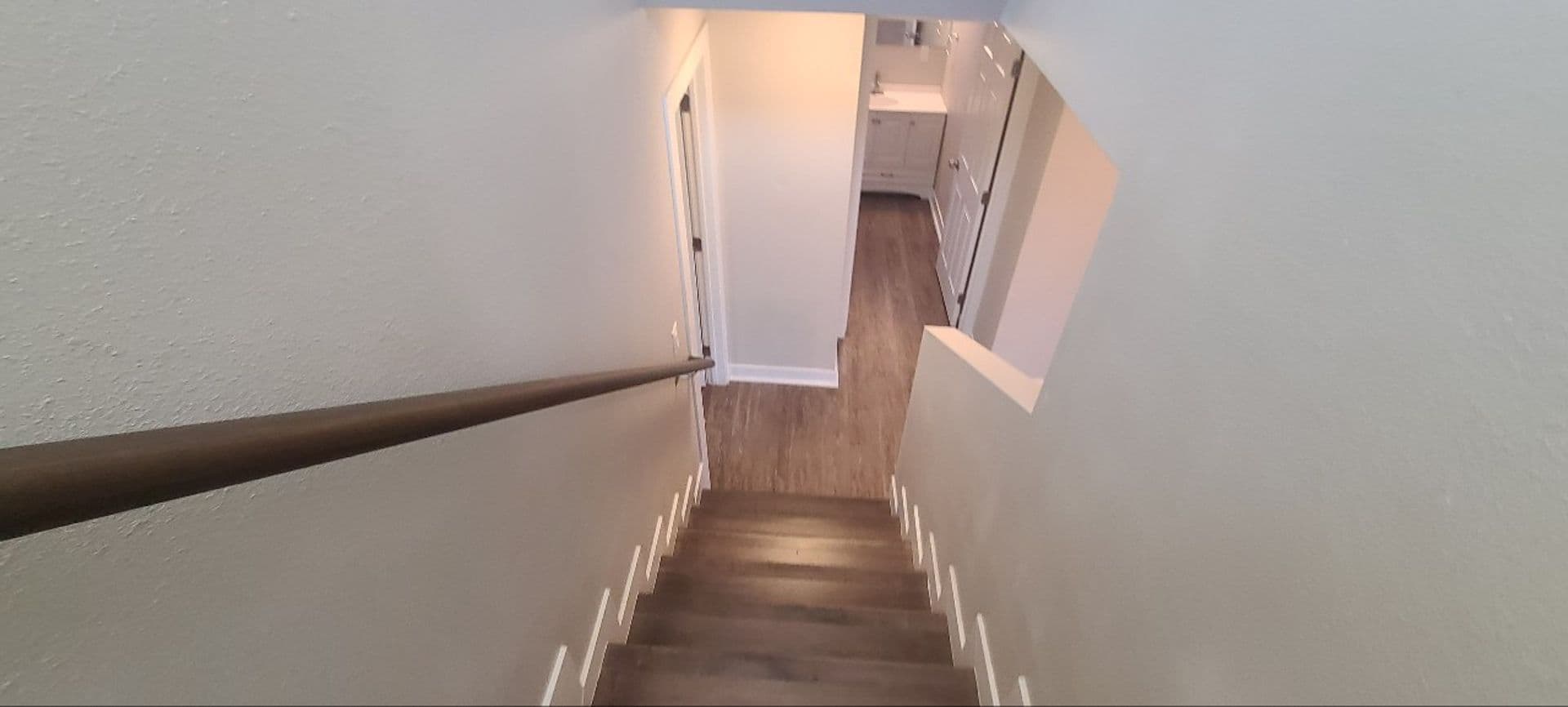 Los Angeles Apartment: 150 E 109th Pl