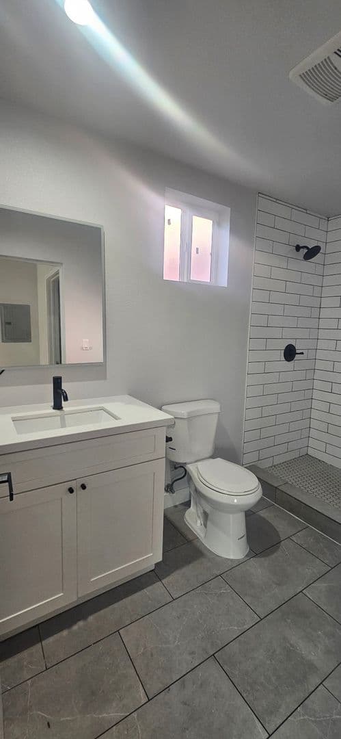 LOS ANGELES Apartment: 926 E 57TH ST