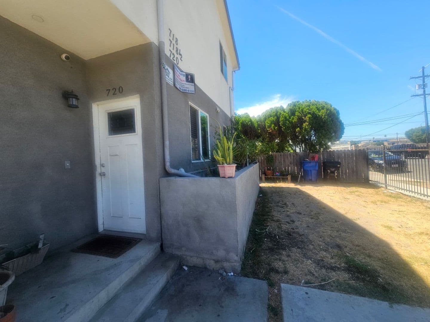 Los Angeles Apartment: 718 W 85TH ST