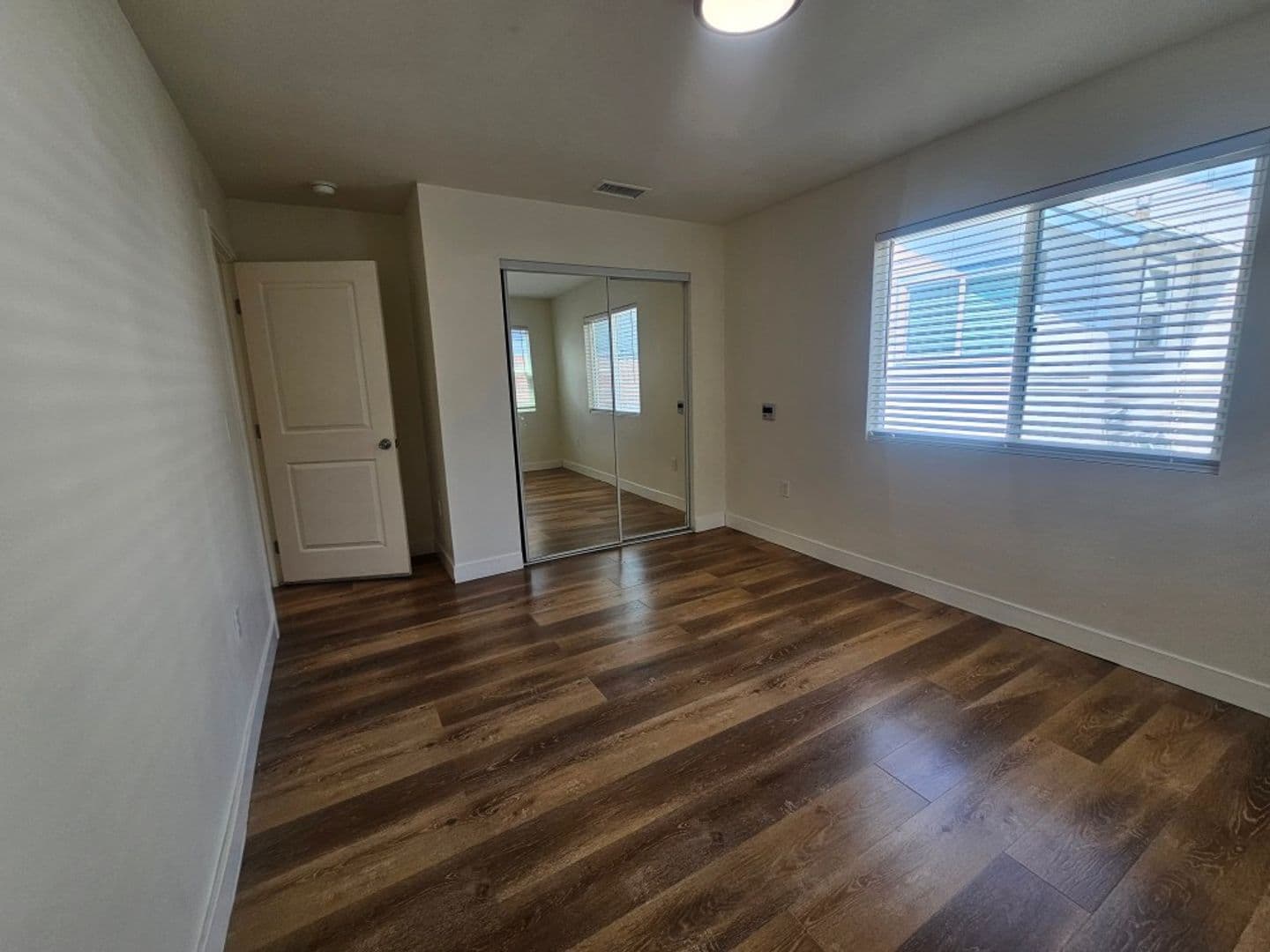 LOS ANGELES Apartment: 326 E 73rd ST