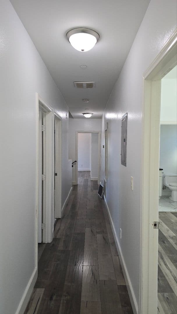 LOS ANGELES Apartment: 866 E 46th St
