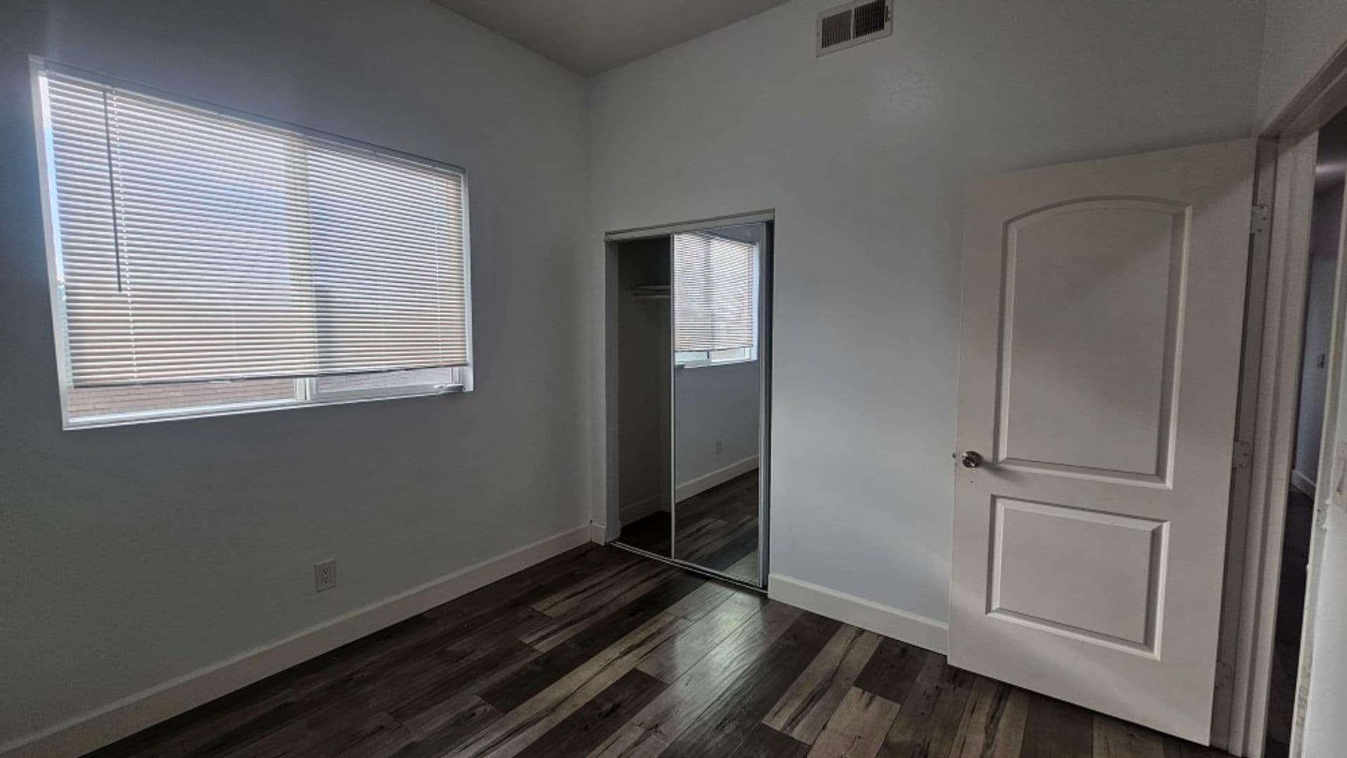 LOS ANGELES Apartment: 866 E 46th St