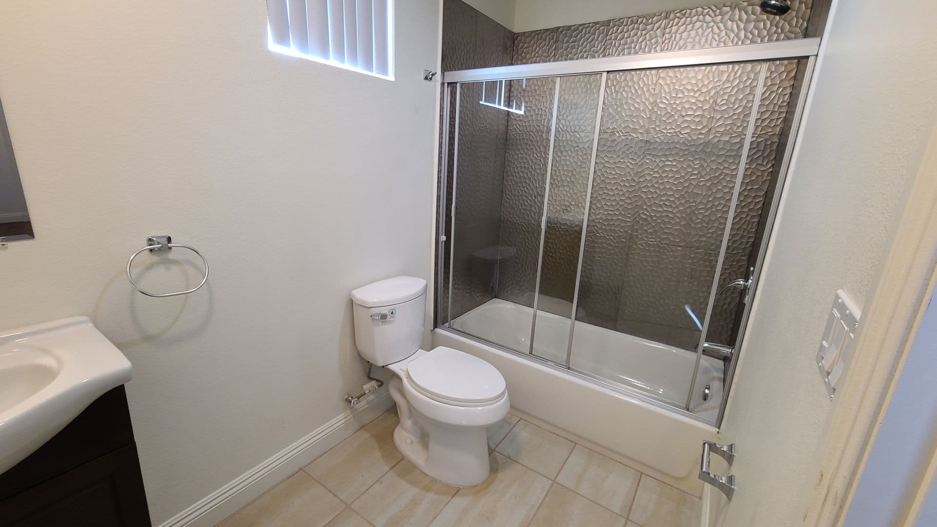 LOS ANGELES Apartment: 812 E 76th Pl