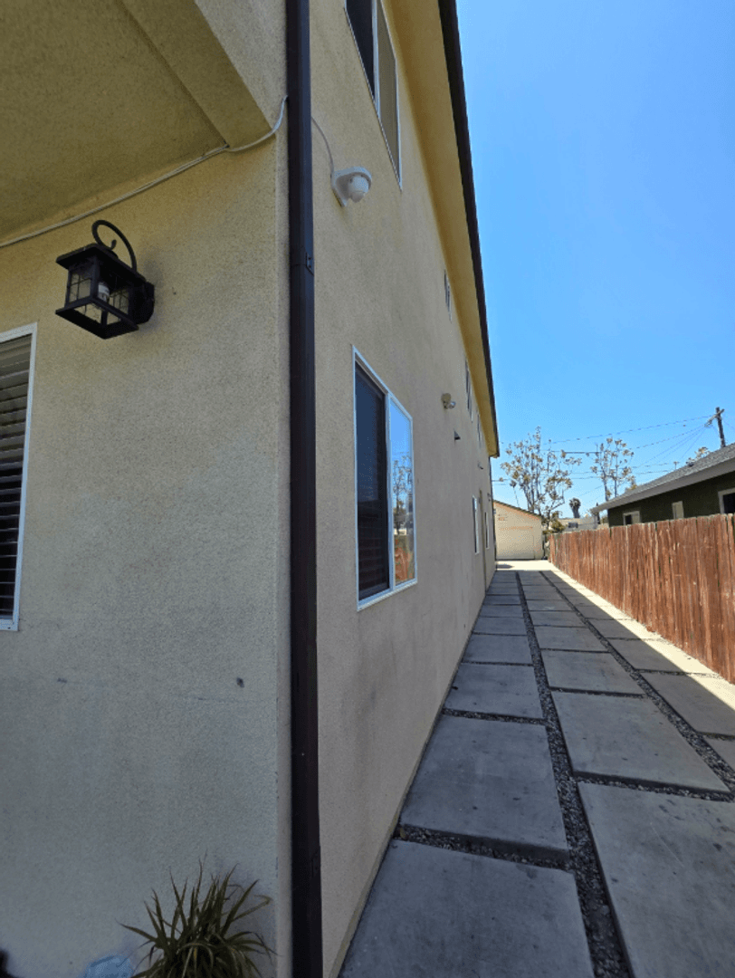 Los Angeles Apartment: 6629 Denver ave