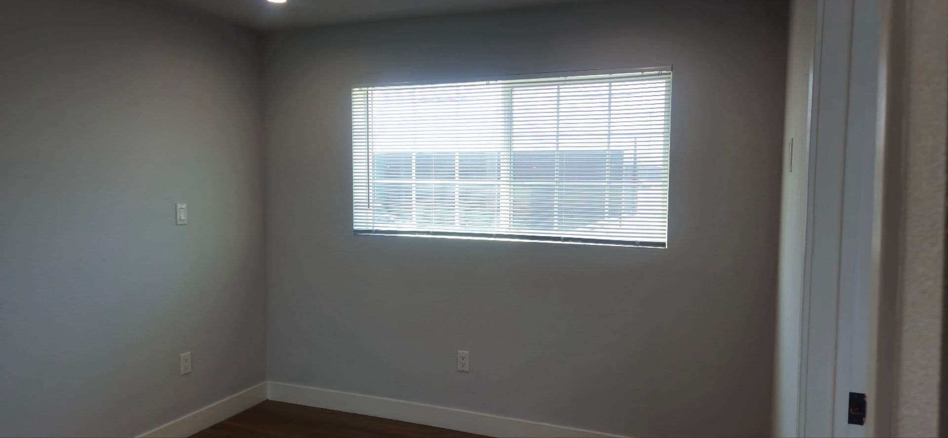 LOS ANGELES Apartment: 926 E 57TH ST