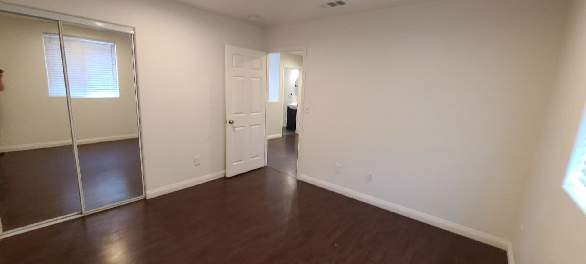 LOS ANGELES Apartment: 1627 E 88TH ST