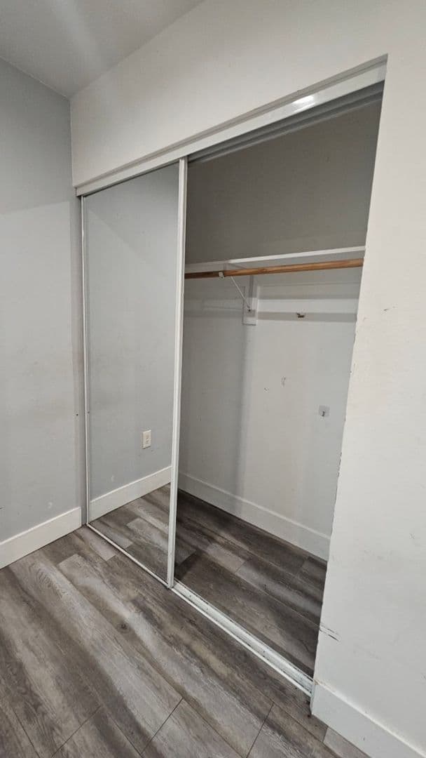 Los Angeles Apartment: 232 E 27th St.
